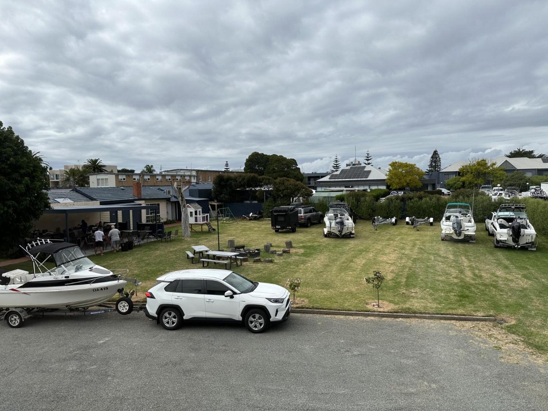 Lakeside Motel Waterfront Lakes Entrance Buitenkant foto